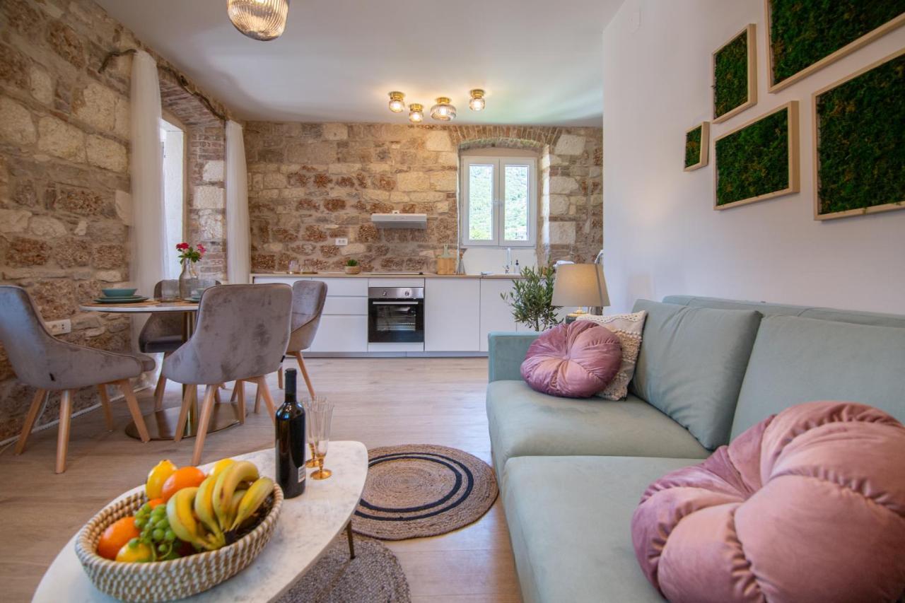 Apartments Mali Raj Komiza Luaran gambar
