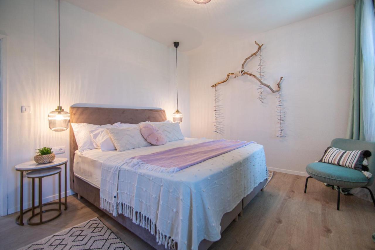 Apartments Mali Raj Komiza Luaran gambar