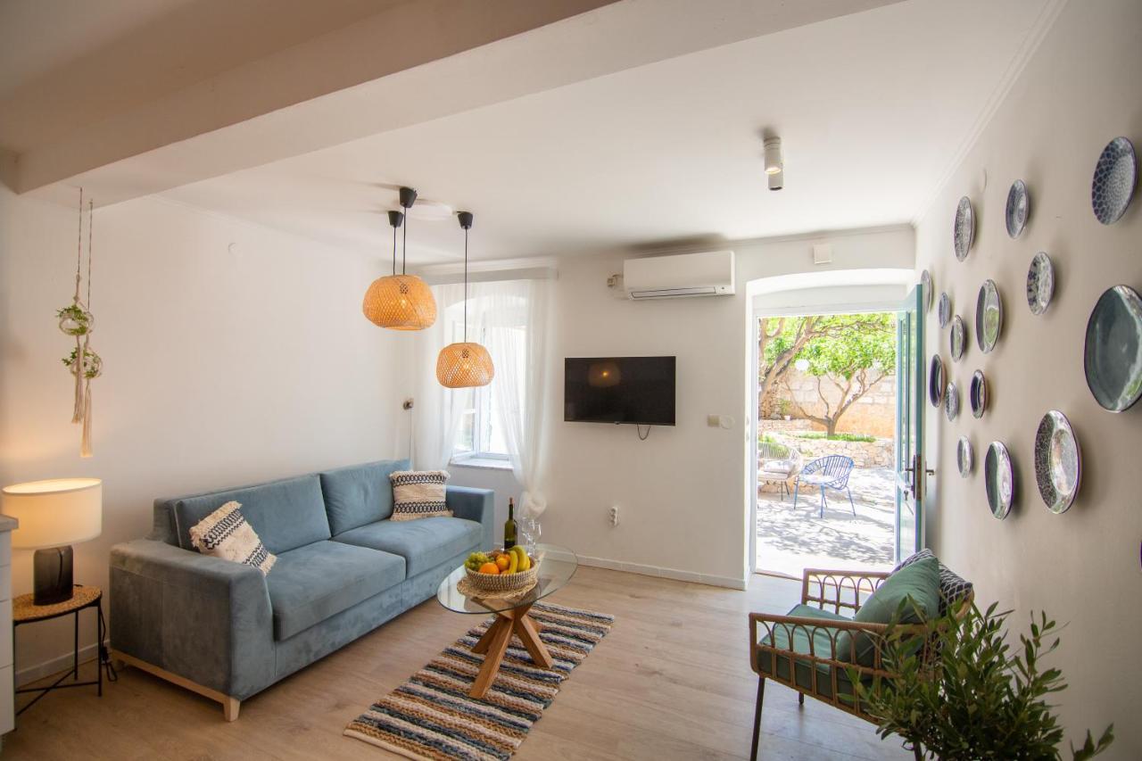 Apartments Mali Raj Komiza Luaran gambar
